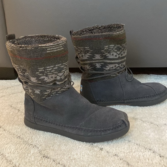 TOMS boots - Picture 4 of 6